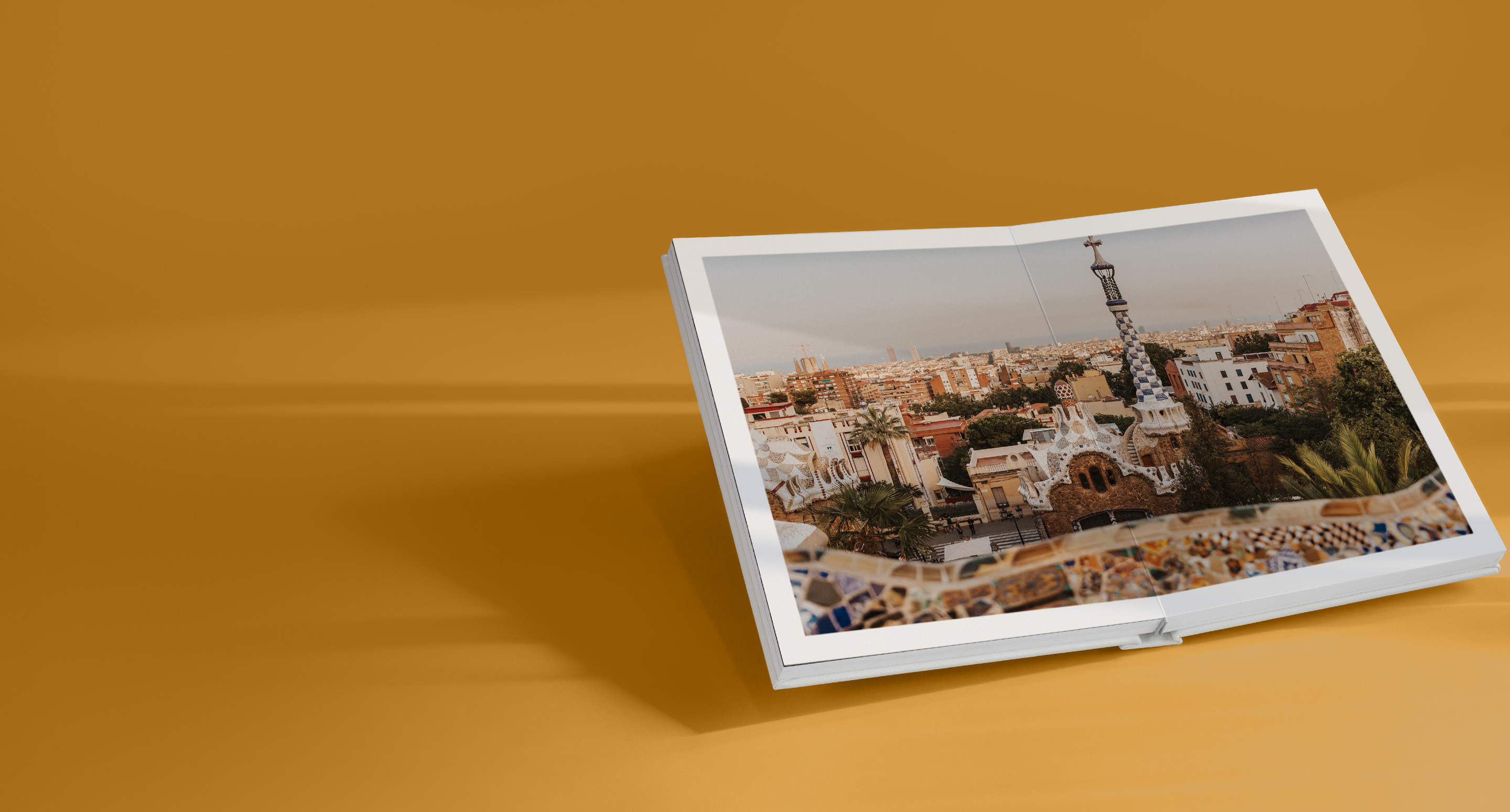 Vista aérea de un naufragio en el océano tropical.