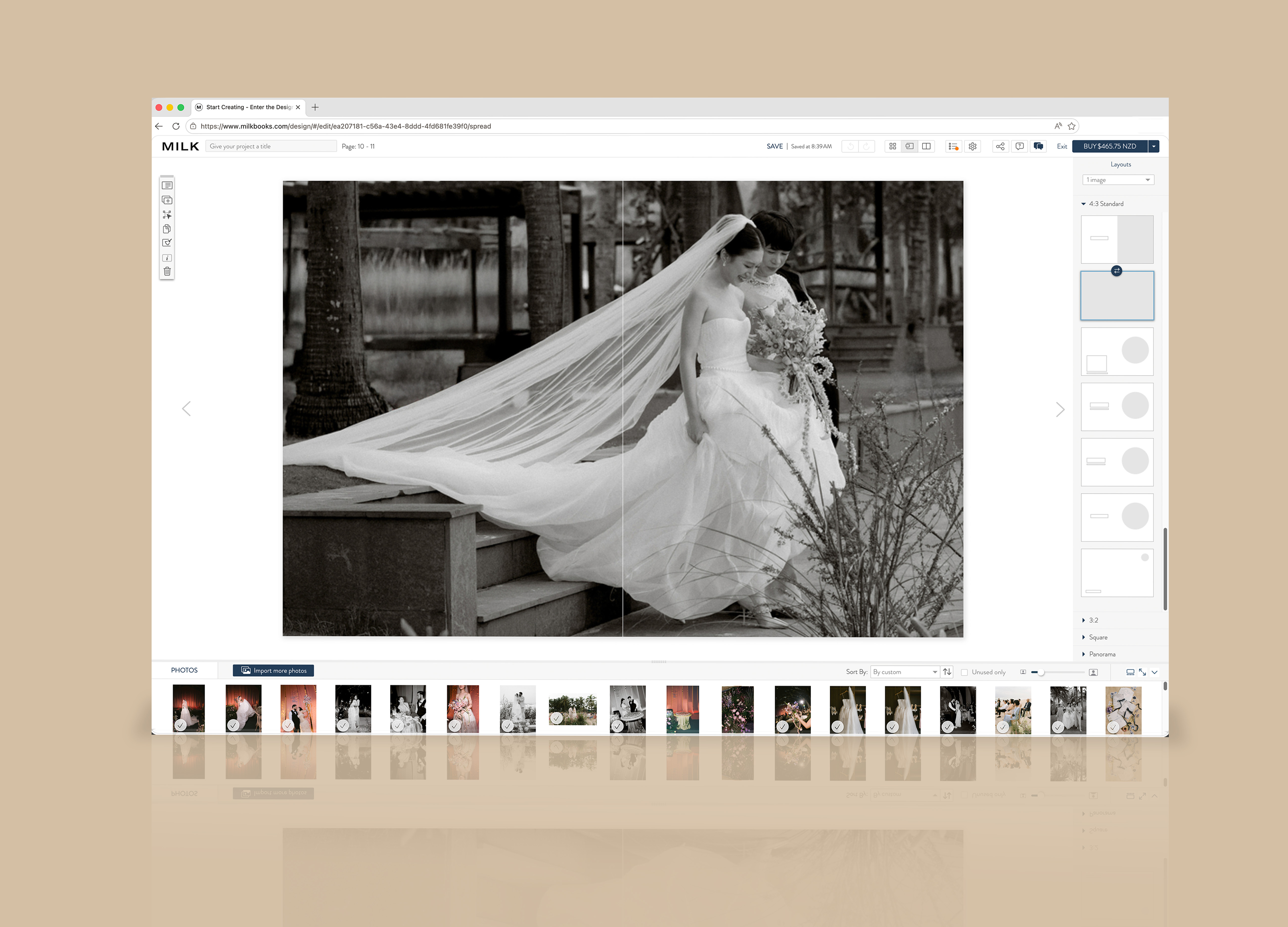 Fullbleed image on a photo album on the online design studio