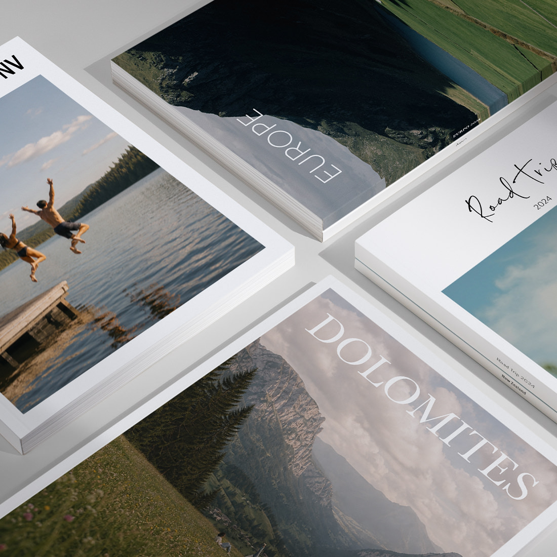 Trois magazines de voyage présentés avec leurs couvertures