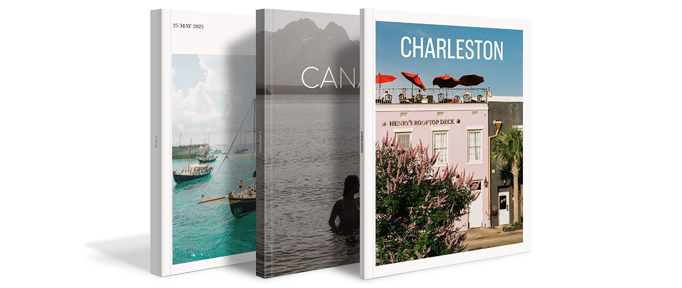 Three Mini Magazines lined up together  Tres mini magazines alineadas juntas